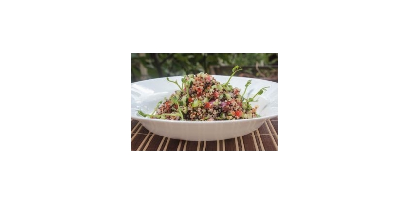 Tabbouleh de quinoa e brotos de ervilha